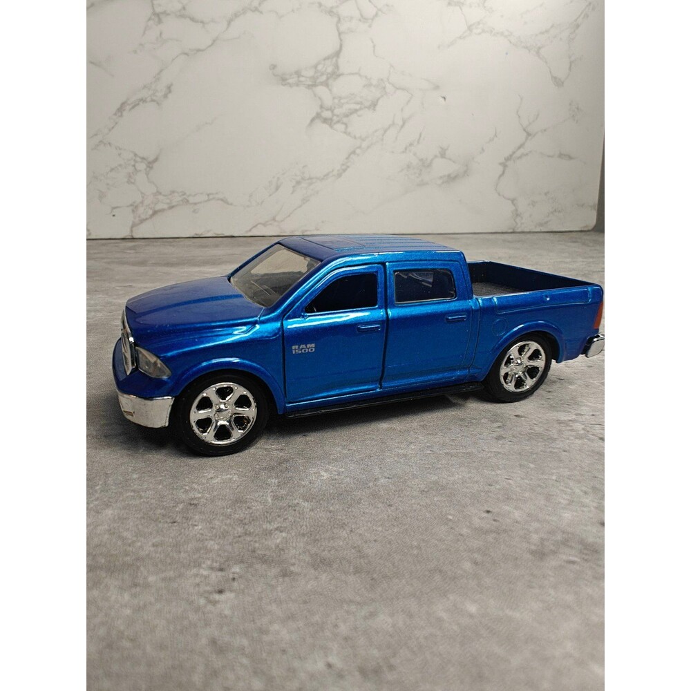 Jada Toys Just Trucks 2013 Ram Pickup 1500 Truck Diecast Blue 1/32